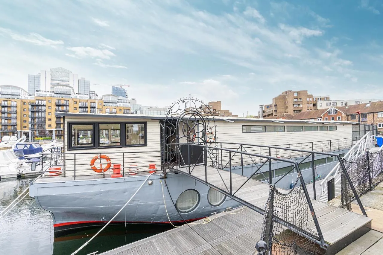 Charming Houseboat Featuring A Sauna London 0*,